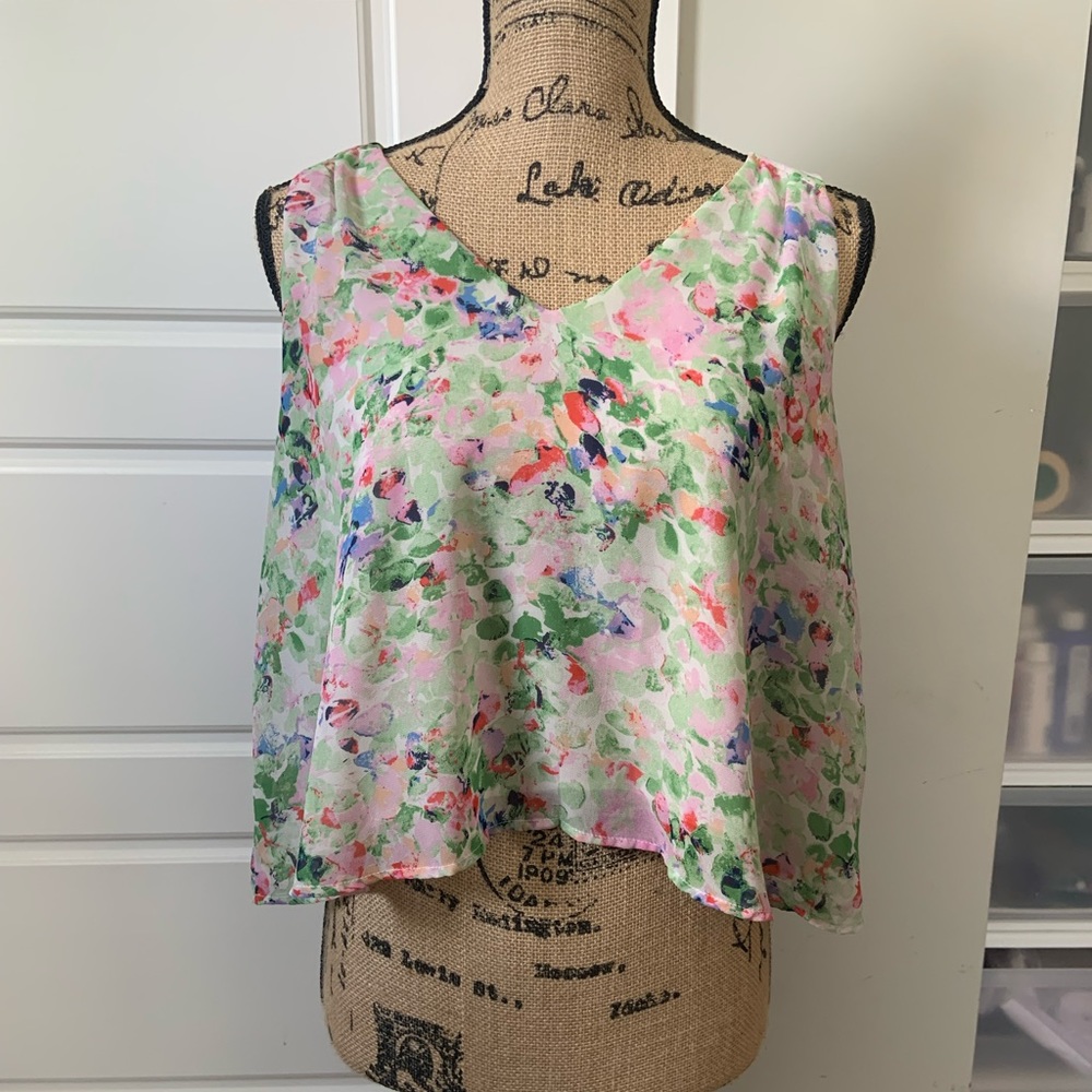 Floral Cropped V-Neck Tank